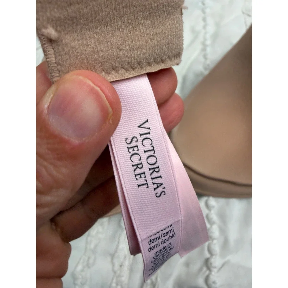 Victoria's Secret Lined Semi Demi Bra Tan Nude 32DDD Smooth Seamless Bra